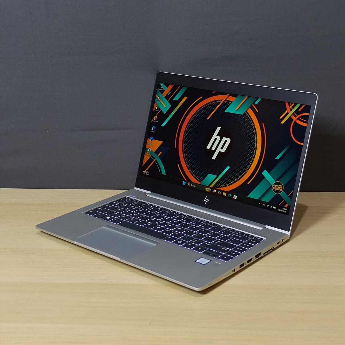HP Elitebook G6 Depan Kiri HP Elitebook G6 Depan Kiri Butik Laptop